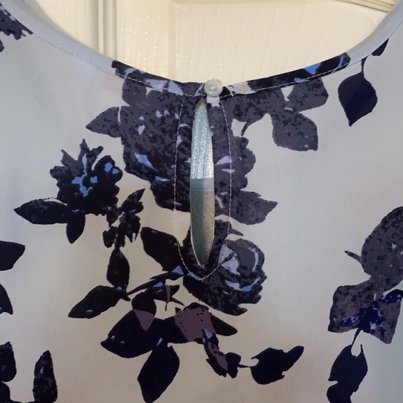 Blue floral cap sleeve blouse - Picture 6 of 6